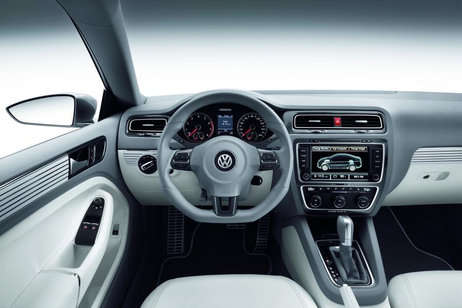  Volkswagen New Compact Coupe 2010 года  (фото 5 из 14)